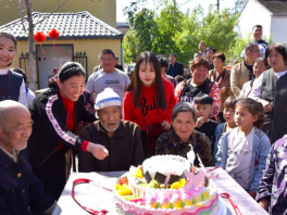 邯郸广平周固寨村"一碗大锅菜"共度重阳节