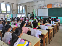 宁晋县近13.4万中小学生开学啦！